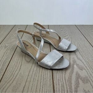 Life Stride Women's Yasmine Wedge Sandals 10W Metallic Silver Crackle $80